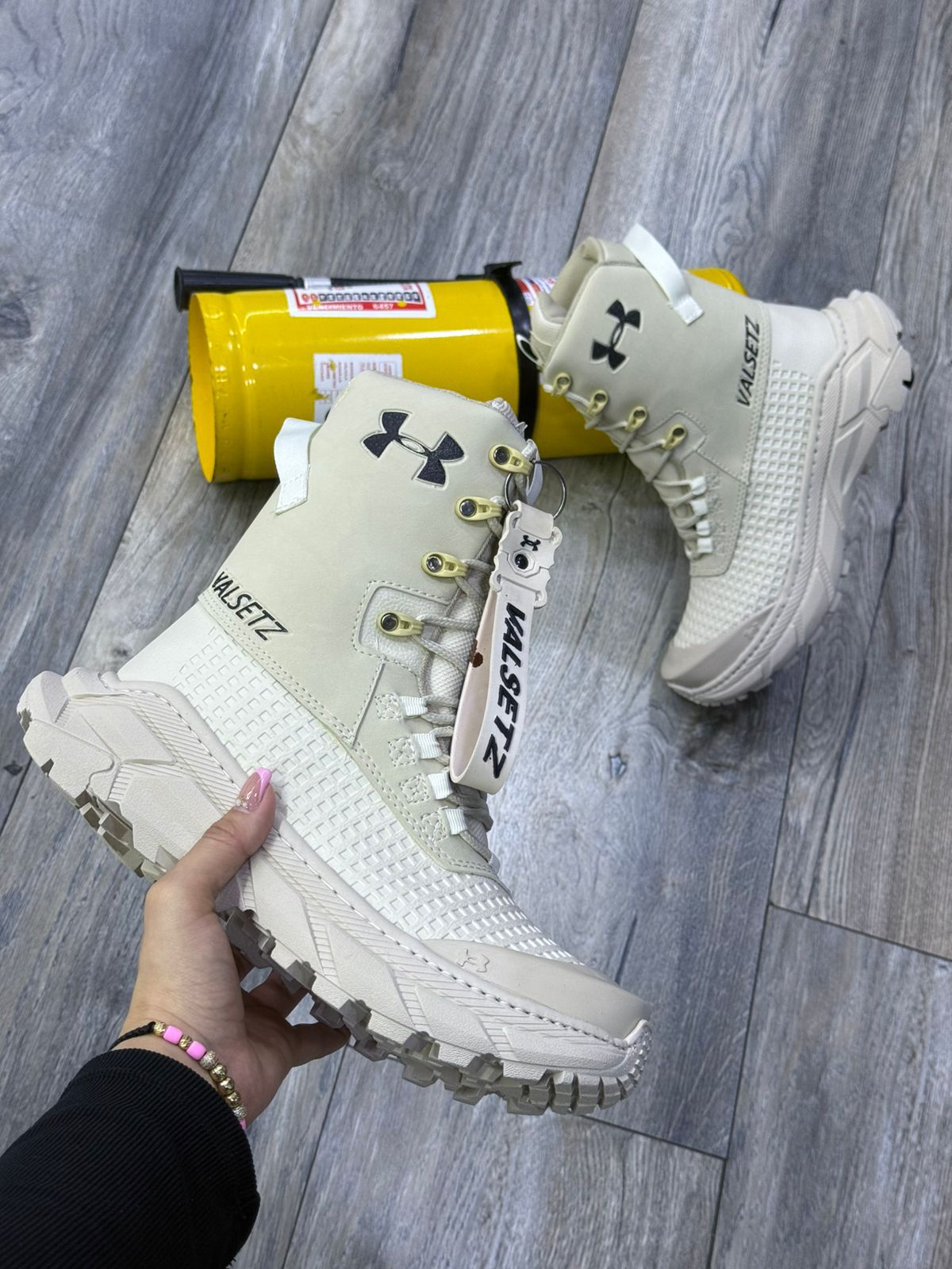 Bota Under Delta